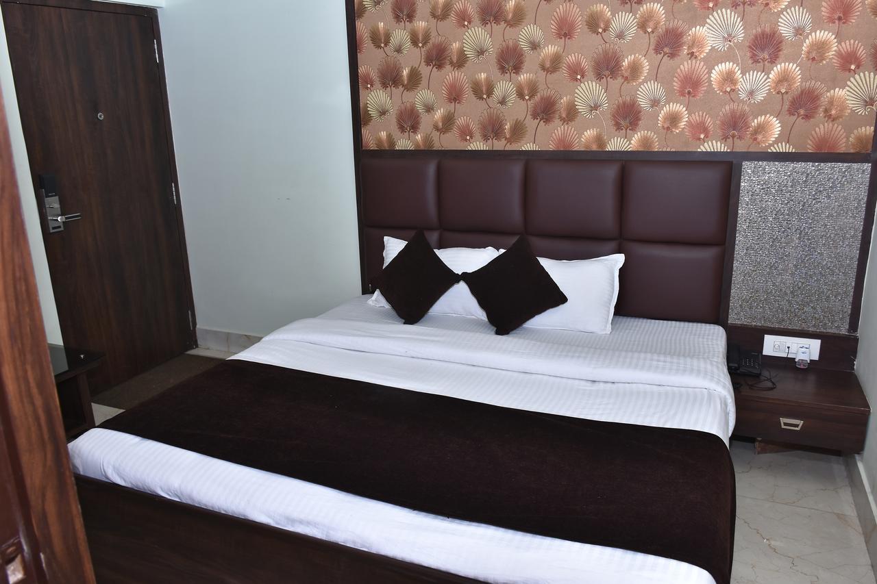 Hotel Daftari Palace Kishanganj Ngoại thất bức ảnh