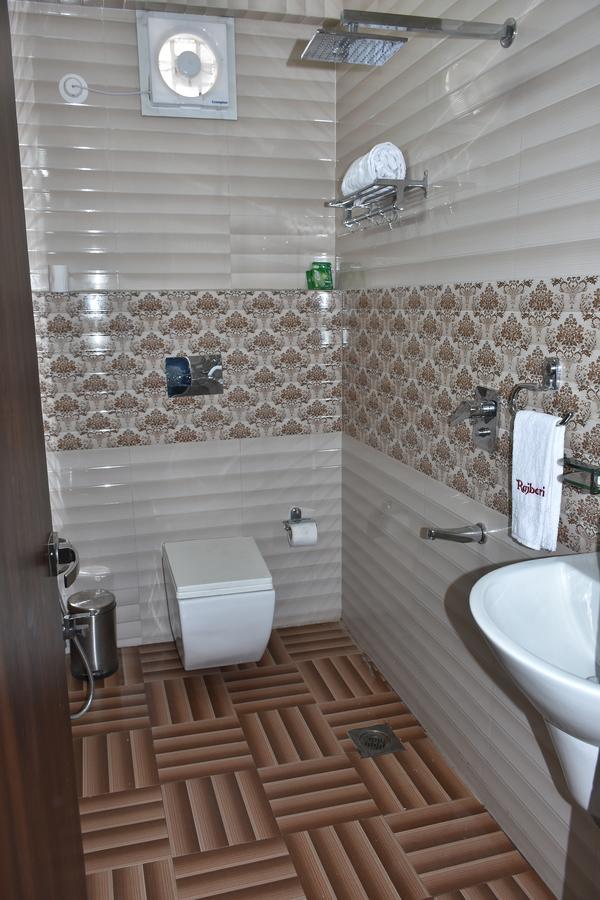 Hotel Daftari Palace Kishanganj Ngoại thất bức ảnh